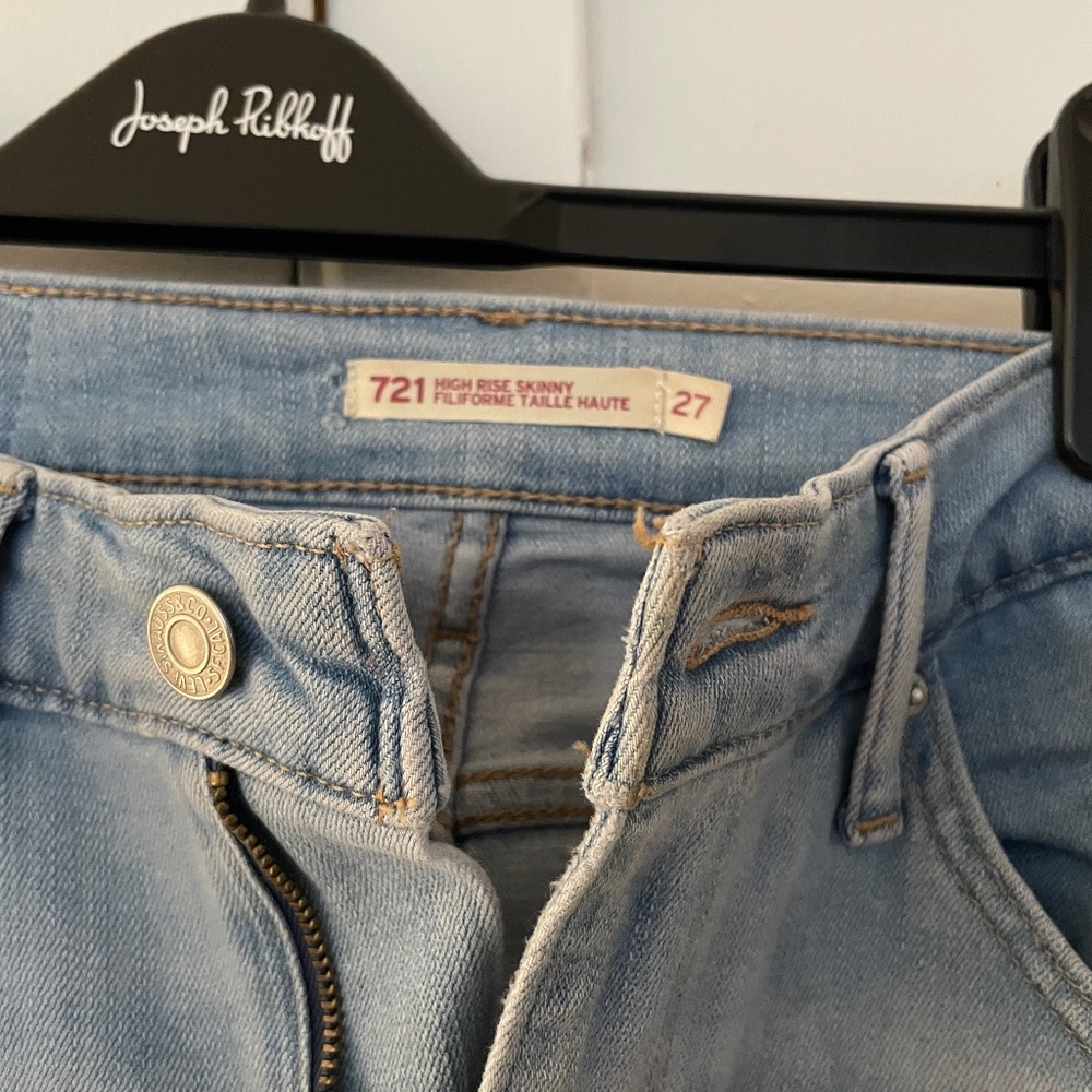 Levi’s High rise skinny jeans 27